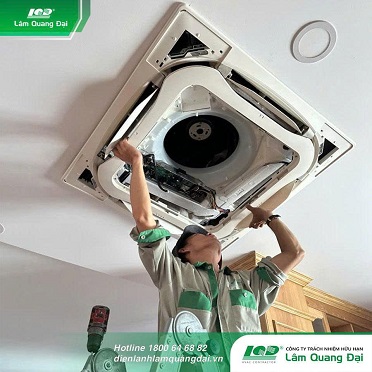Vệ sinh máy lạnh chuyên nghiệp Lâm Quang Đại