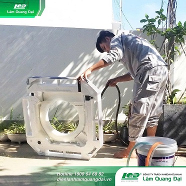 Dịch vụ vệ sinh máy lạnh âm trần Lâm Quang Đại tại TP.Hồ Chí Minh